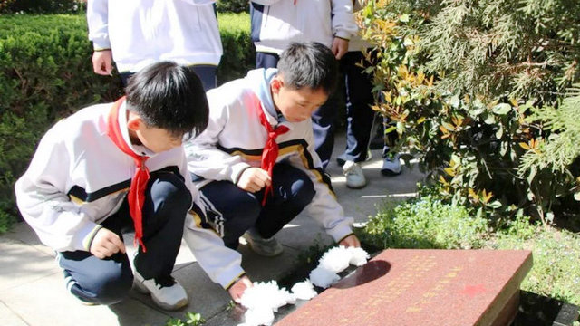西安电子科技中学清明烈士陵园扫墓活动